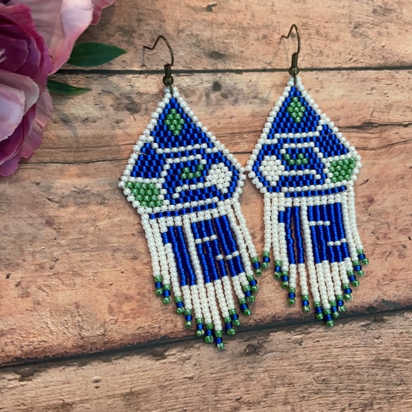 Football team beaded earring - Picture 2 of 6